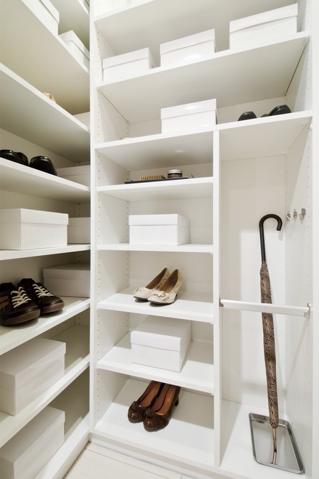 Entrance of shoes in cloak