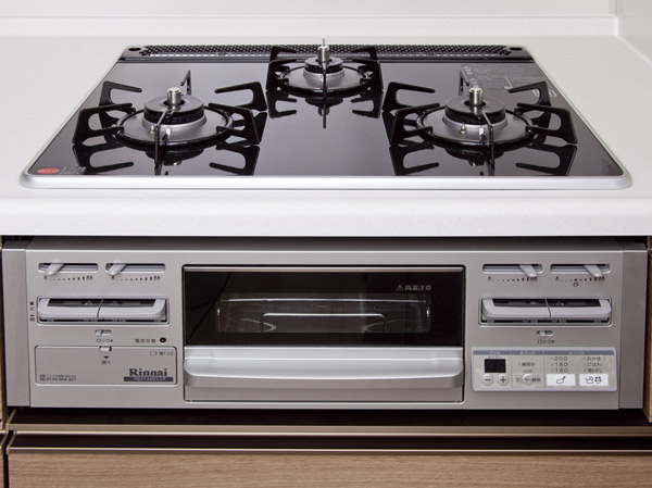 Kitchen.  [Pearl Crystal top stove] Adopted pearl crystal top that only can be cleanly care wipe a quick even with a dirt. It was also enhanced functionality in with water without the grill.