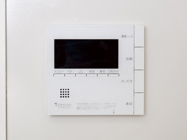 Bathing-wash room.  [Full Otobasu] Hot water-covered and kept warm, Reheating, It has adopted a full Otobasu that can control a multi-function, such as add hot water in a simple operation.