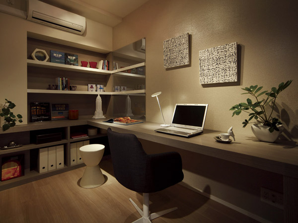 Living.  [Western style room] Integrated by sliding door also possible Western is, It is also ideal for den or studio.