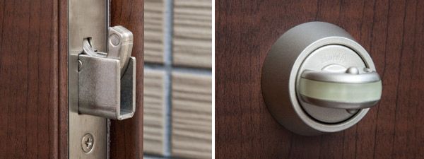 Security.  [Sickle dead lock & security thumb] The dead bolt itself for locking a sickle shape, You strongly resistance to pry such as bar. Also, Established a thumb turning prevention device to the front door lock. Insert the tool and the like from the outside, It prevents turning the interior of the thumb directly. (Same specifications)