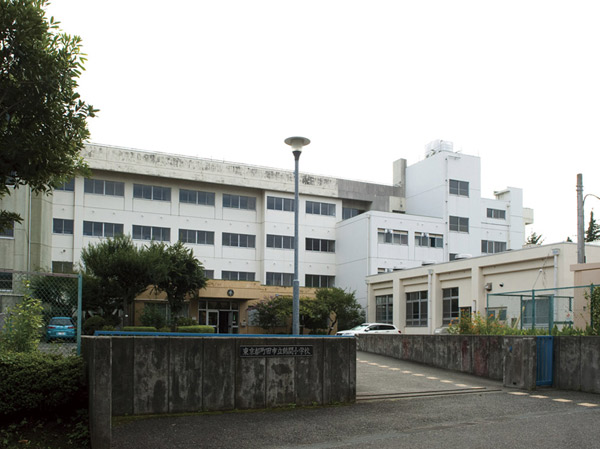 Surrounding environment. Municipal Tsuruma elementary school (about 1090m ・ A 14-minute walk)