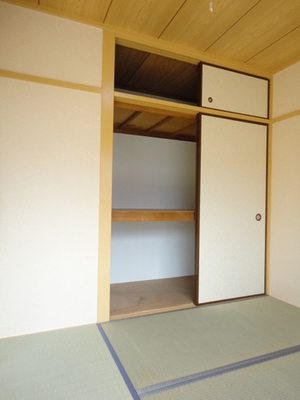 Receipt. Of moist and calm atmosphere Japanese-style room. You can also use the To spacious storage. 