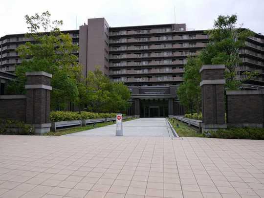 Local appearance photo. Fitness room. Resident private shuttle bus in the apartment shared facilities such as a theater room and fulfilling to Tamagawagakuen Mae is also available.