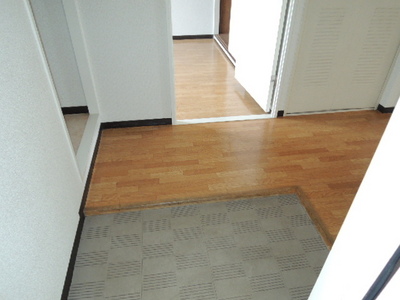 Entrance. A spacious entrance