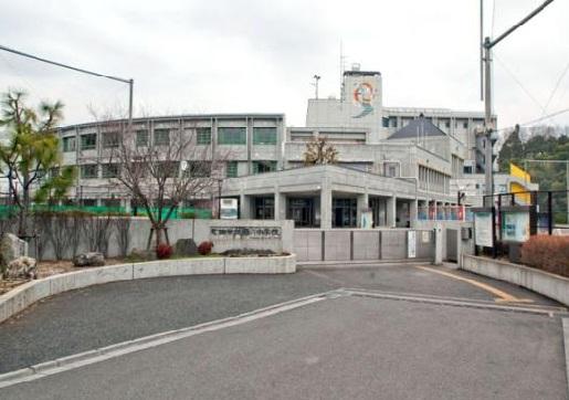 Junior high school. Tsurukawa 1100m until junior high school