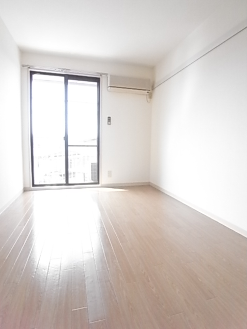 Living and room. Air-conditioned