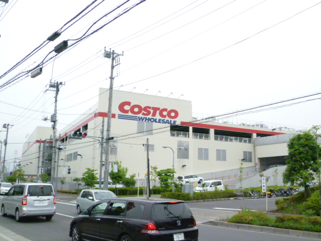 Supermarket. 1000m to COSTCO (super)