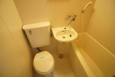 Bath. Easy also clean in the bus toilet same room ☆ It is with a wash basin!