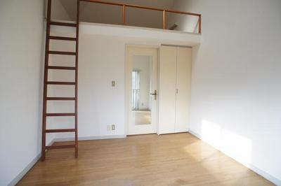 Living and room. Closet + Spacious take advantage enjoy the features of the room in loft!