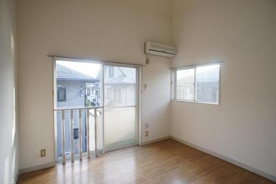 Living and room. Closet + Spacious take advantage enjoy the features of the room in loft!