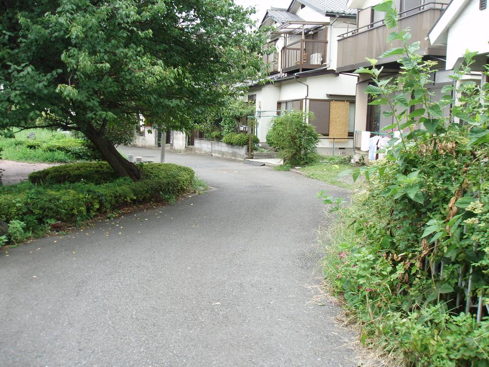 Local photos, including front road. Park side road