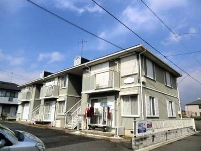 Building appearance. On-site parking with a single!