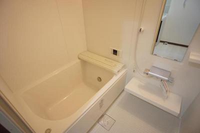 Bath. Bathroom Dryer, It is spacious bathtub with reheating!