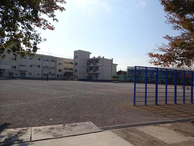 Primary school. 650m up to municipal Machida fifth elementary school