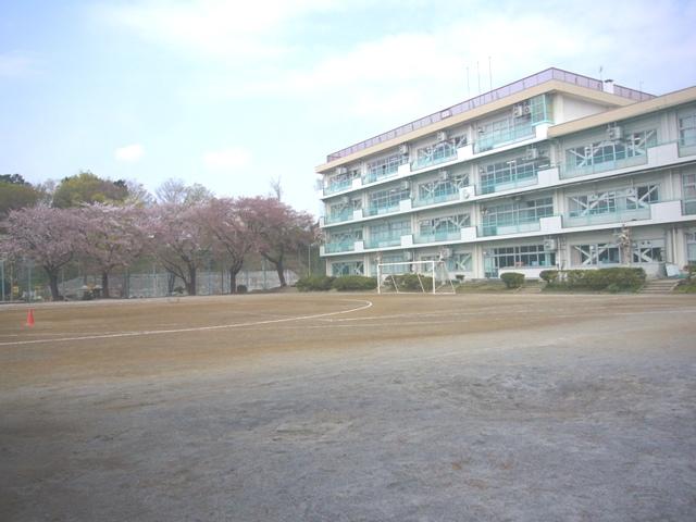 Junior high school. Municipal Minamioya until junior high school 1700m