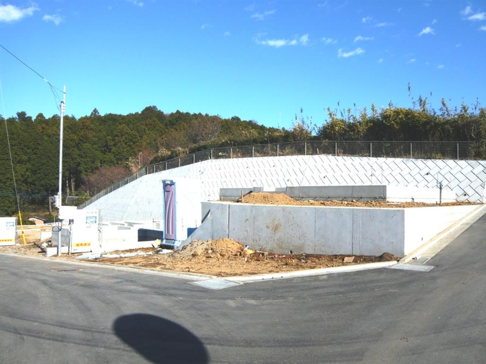 Local photos, including front road. Local (12 May 2013) Shooting