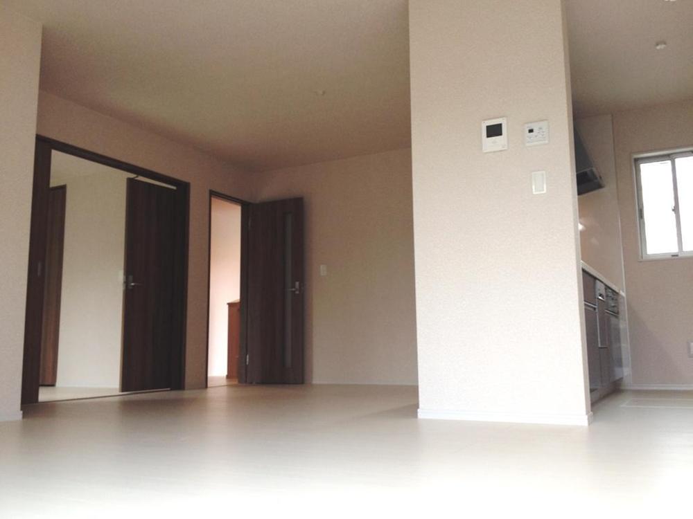 Same specifications photos (living). (9 Building) same specification