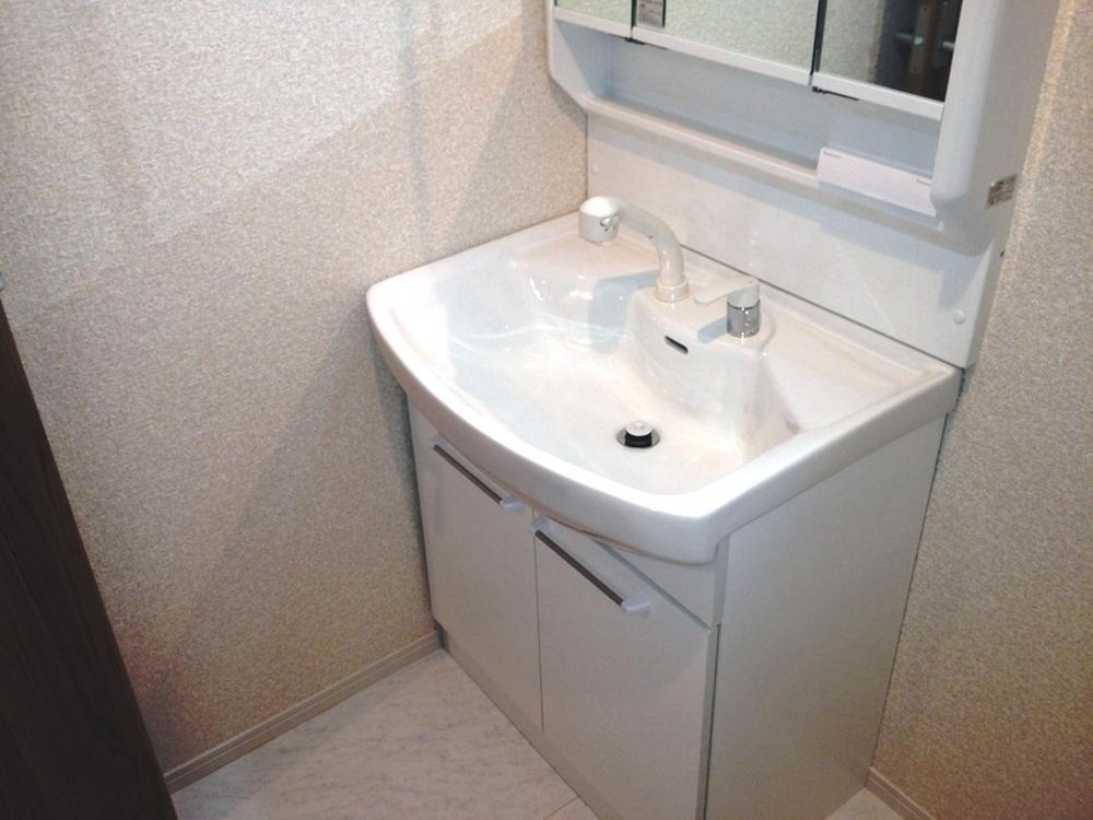 Wash basin, toilet. Photo example of construction