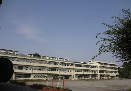 Primary school. Tsurukawa to the third elementary school 830m Tsurukawa third elementary school