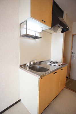 Kitchen. 1-neck with gas stove! You can immediately cuisine after your move