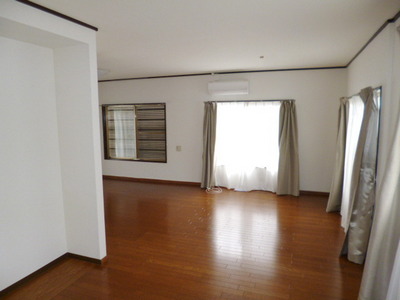 Other room space. Spread of living