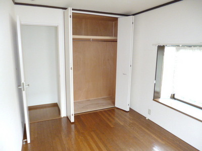 Living and room. Bright two-sided lighting