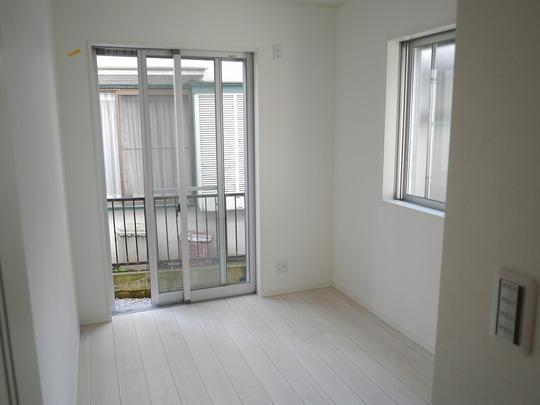 Non-living room. Shutter ・ Screen door standard