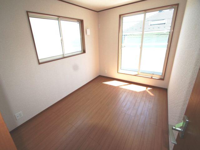 Same specifications photos (Other introspection). Same specifications