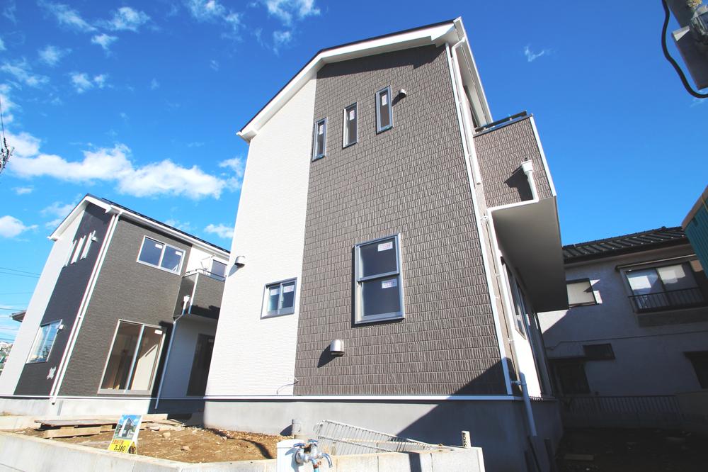 Local appearance photo. Local (12 May 2013) Shooting