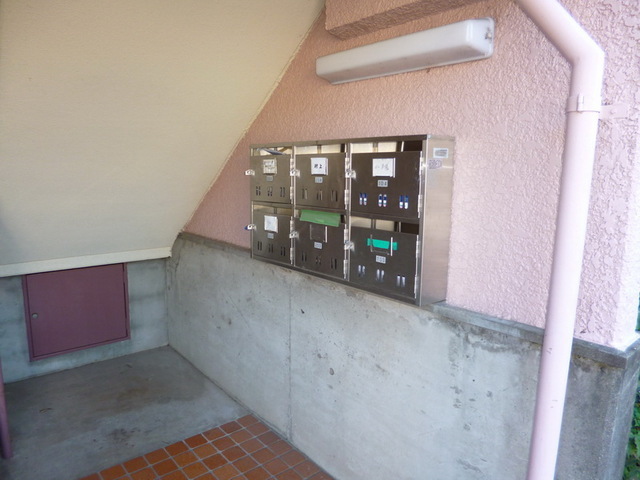 Entrance.  ☆  There are set post  ☆