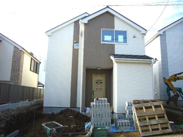 Local appearance photo. Building 2 Under construction