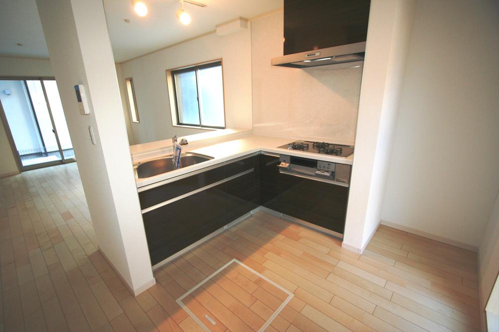 Kitchen. Local (12 May 2013) Shooting