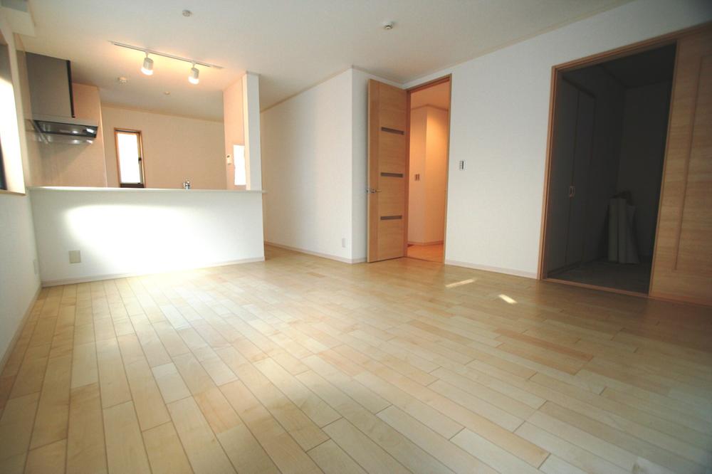 Living. Local (12 May 2013) Shooting