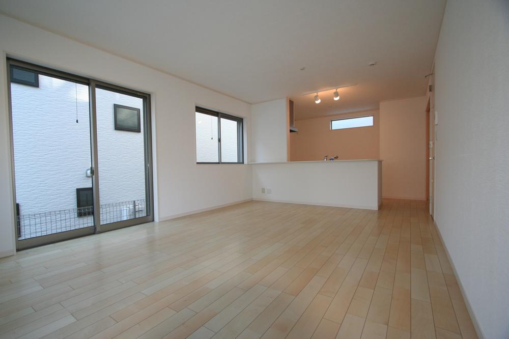 Living. Local (12 May 2013) Shooting