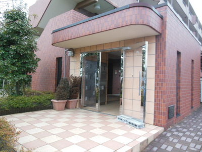 Entrance. It is a firm entrance