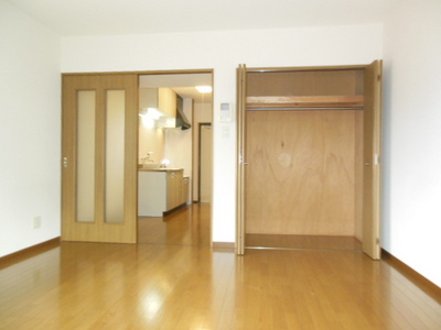 Other room space. Very clean room