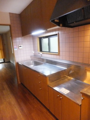 Kitchen. Widely housed many kitchen space