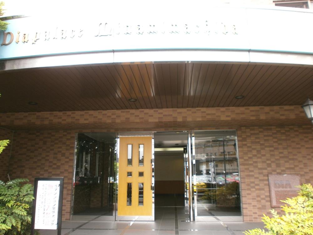 Entrance. Common areas