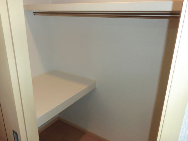 Receipt. Walk-in is with a closet. A must-see is the person a lot of luggage