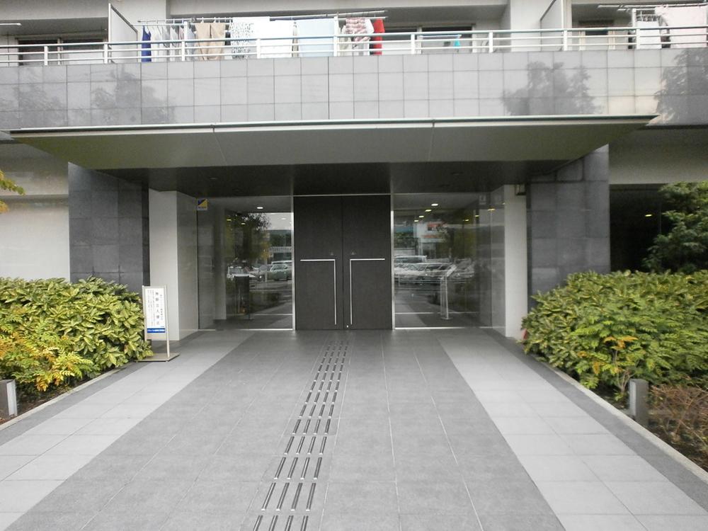 Entrance. Common areas
