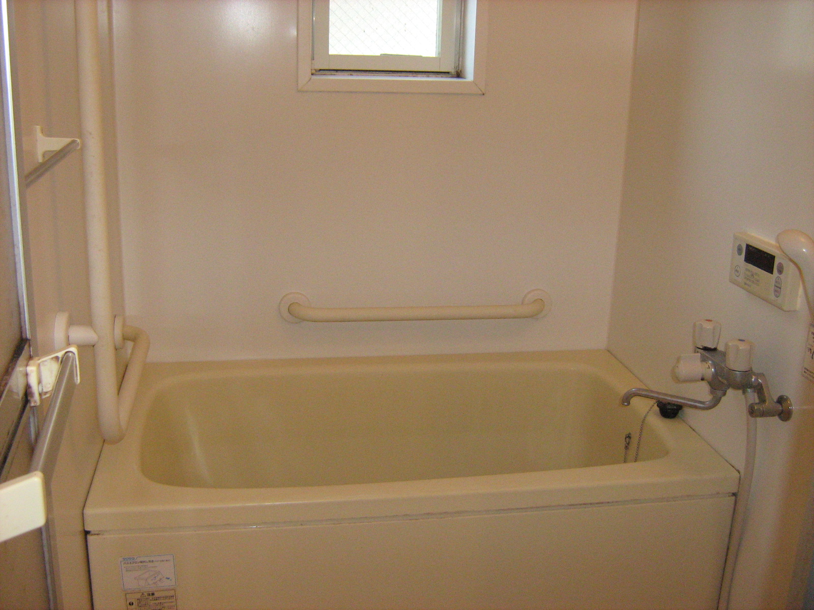 Bath. Add-fired ・ It is a bathroom with a window.