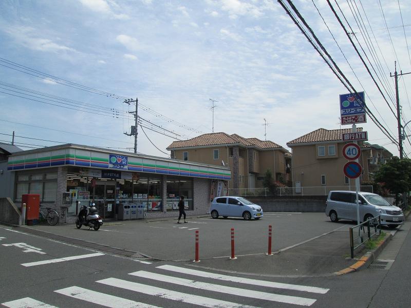 Convenience store. Three F Machida Hirohakama store up (convenience store) 160m