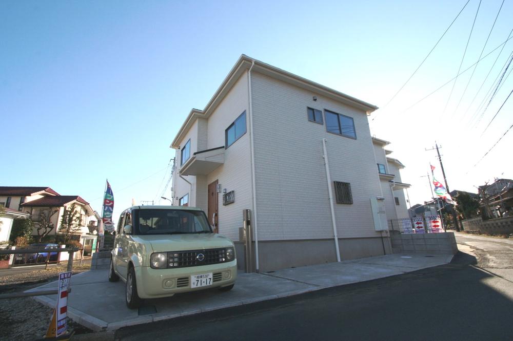 Local photos, including front road. Local (12 May 2013) Shooting