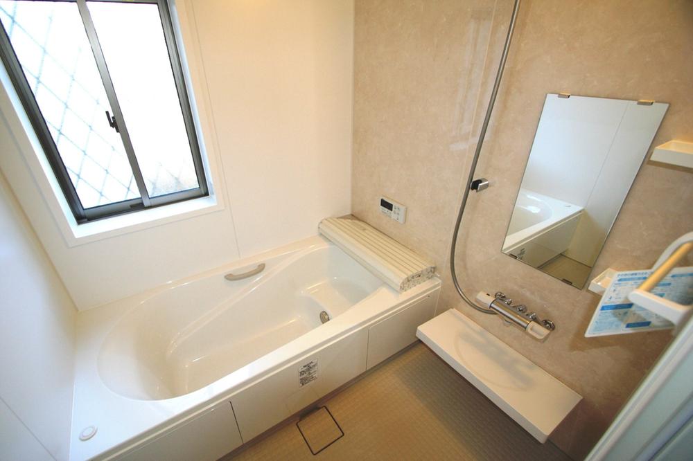 Bathroom. Local (12 May 2013) Shooting