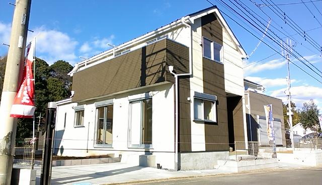 Local photos, including front road. Local (12 May 2013) Shooting