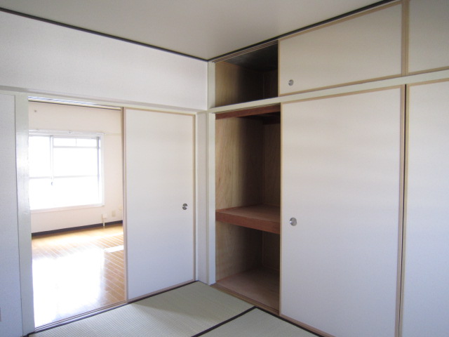 Living and room. North Japanese-style room that follows the living