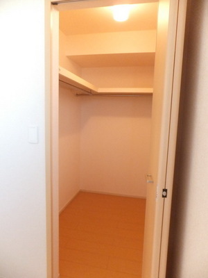 Receipt. Walk-in closet