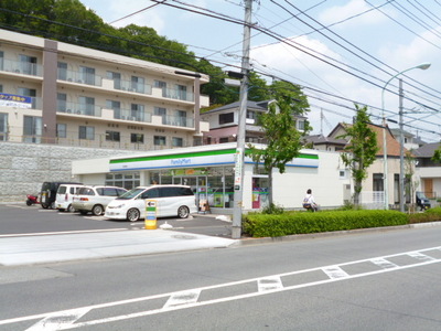 Convenience store. 1500m to Family Mart (convenience store)