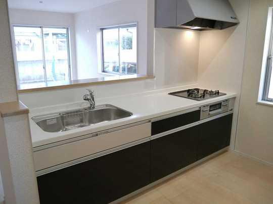 Kitchen. Stainless steel worktop ・ Glass top stove system Kitchen